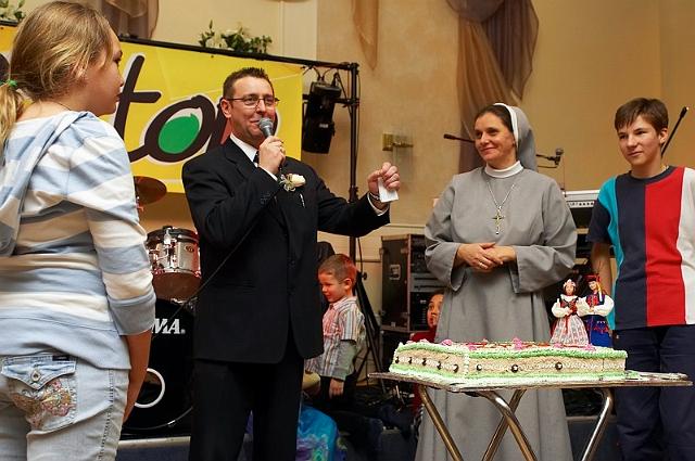 Zrodlo-5th-ann-327-2.jpg - Julia Dechnik and Martin Pula will cut the 5-th Anniversary cake